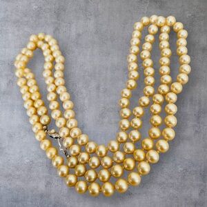 Single strand Round Faux Pearls Necklace with clasp